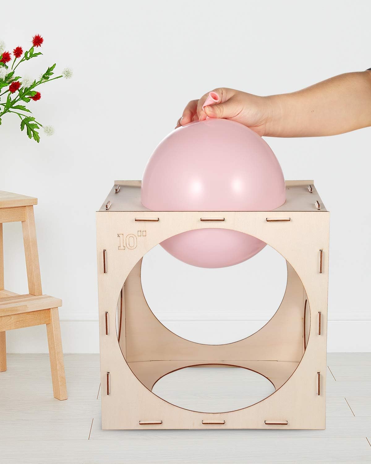 Wooden box for measuring latex balloons