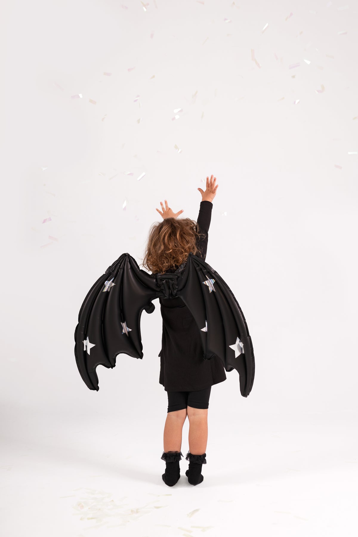 Balon folie figurina aripi negre de liliac 85x50cm